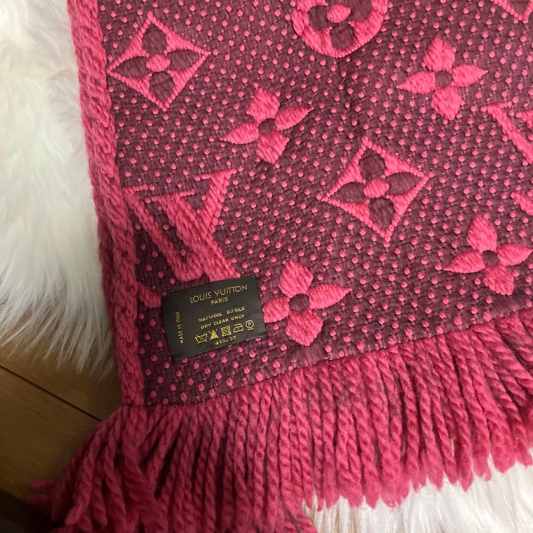 LOUIS VUITTON ロゴ入りマフラー ピンク エシャルプロゴマニアルビー