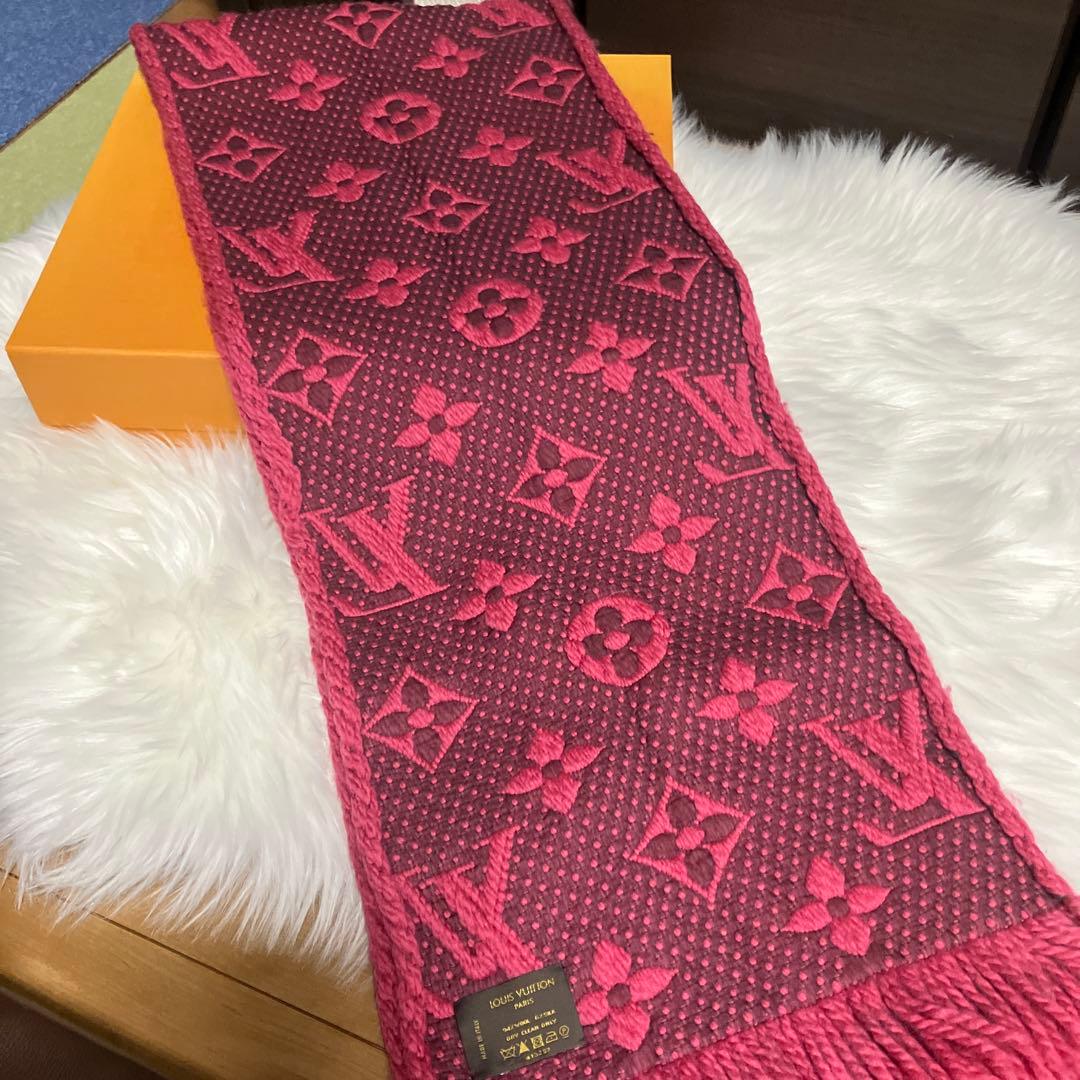 LOUIS VUITTON ロゴ入りマフラー ピンク エシャルプロゴマニアルビー
