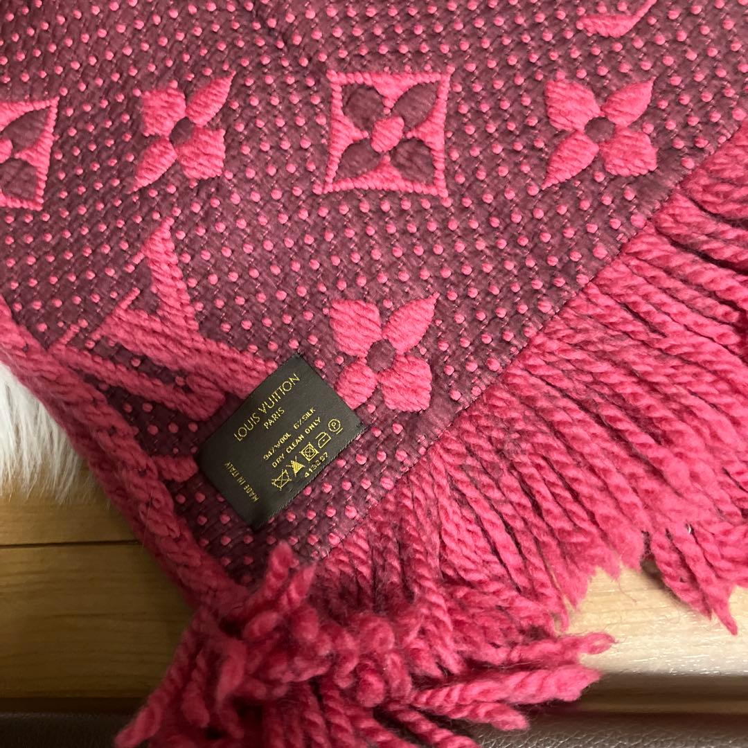 LOUIS VUITTON ロゴ入りマフラー ピンク エシャルプロゴマニアルビー