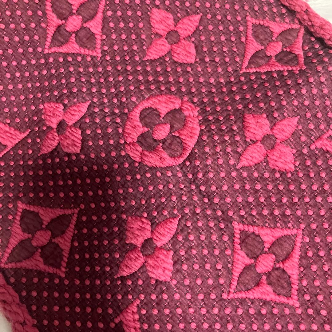 LOUIS VUITTON ロゴ入りマフラー ピンク エシャルプロゴマニアルビー