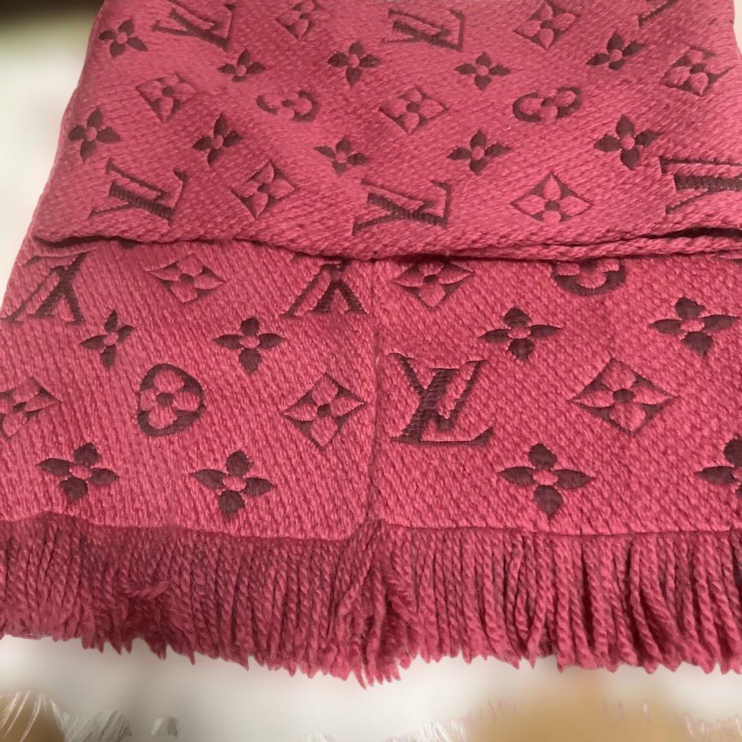 LOUIS VUITTON ロゴ入りマフラー ピンク エシャルプロゴマニアルビー