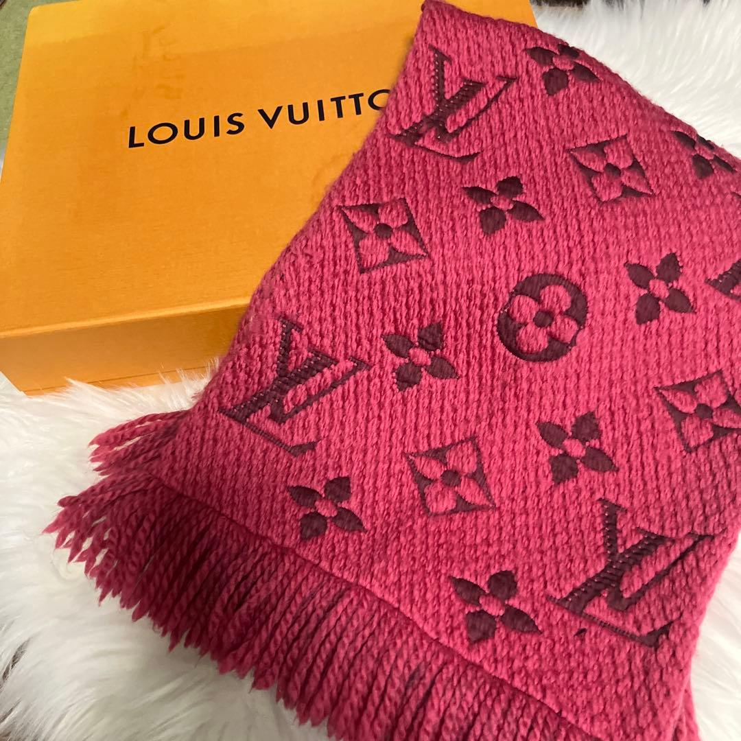 LOUIS VUITTON ロゴ入りマフラー ピンク エシャルプロゴマニアルビー