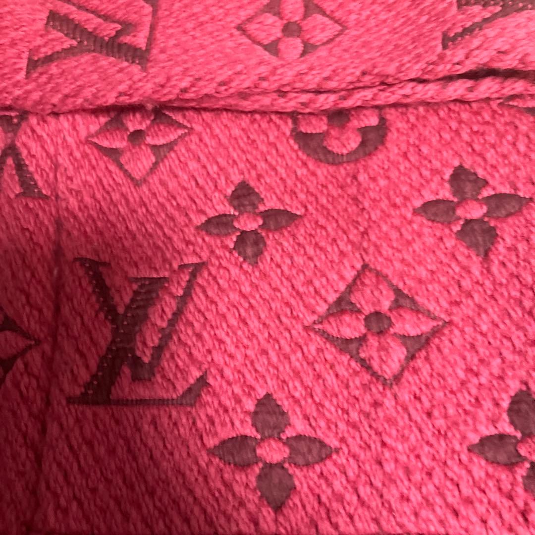 LOUIS VUITTON ロゴ入りマフラー ピンク エシャルプロゴマニアルビー