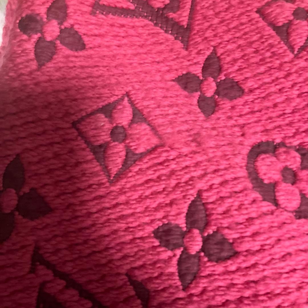 LOUIS VUITTON ロゴ入りマフラー ピンク エシャルプロゴマニアルビー