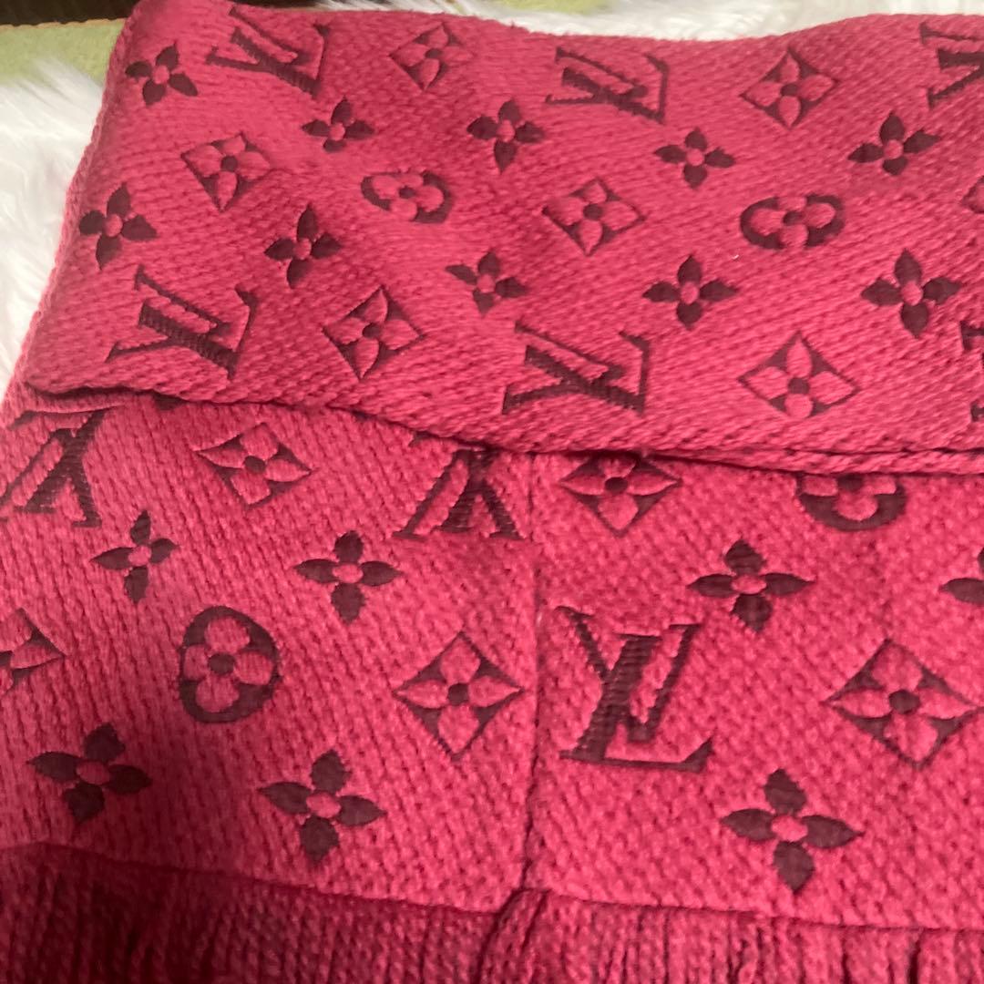 LOUIS VUITTON ロゴ入りマフラー ピンク エシャルプロゴマニアルビー