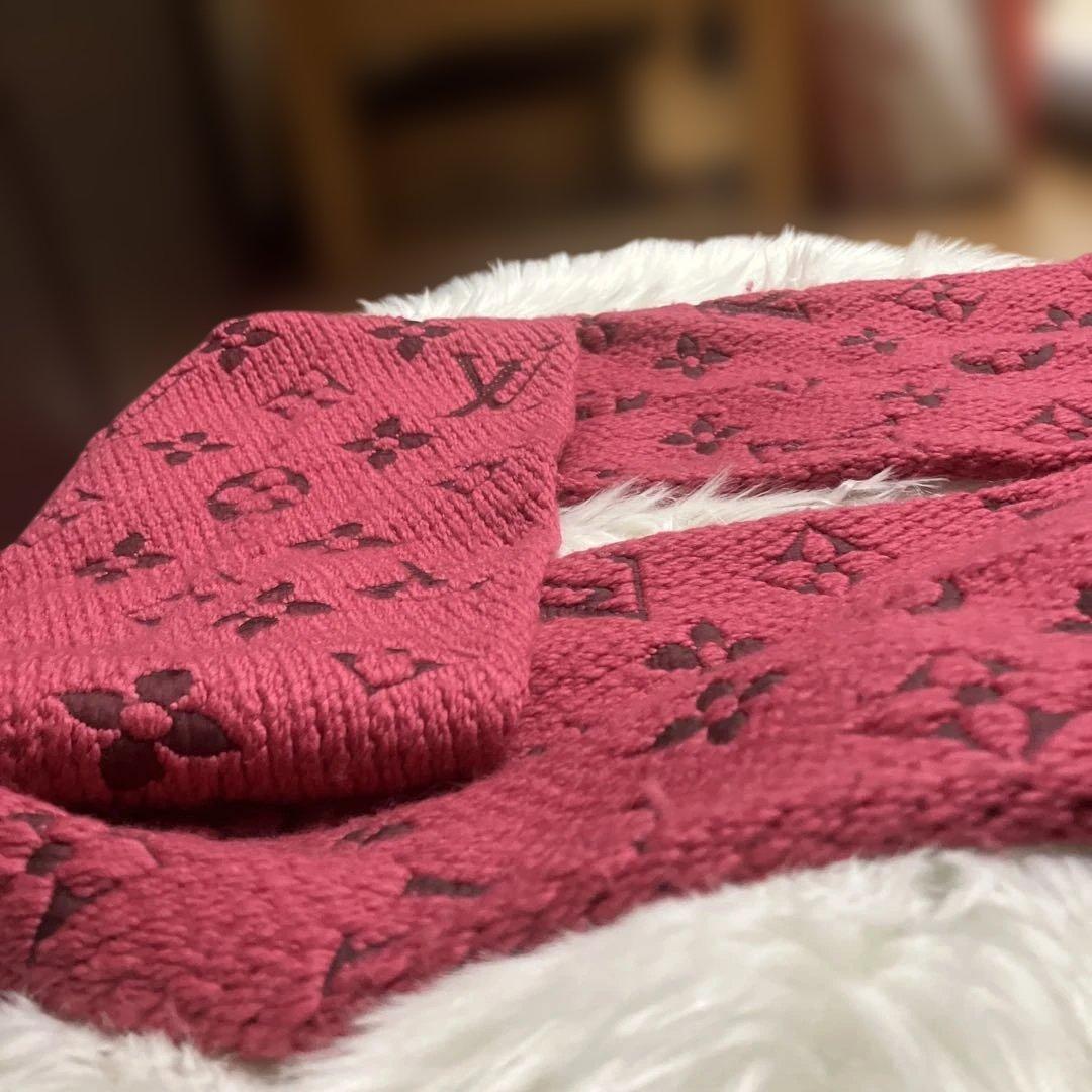 LOUIS VUITTON ロゴ入りマフラー ピンク エシャルプロゴマニアルビー