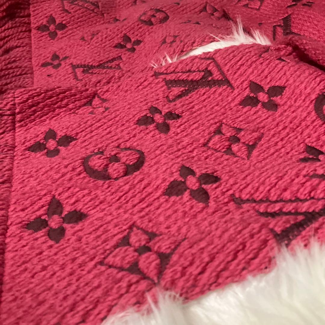 LOUIS VUITTON ロゴ入りマフラー ピンク エシャルプロゴマニアルビー
