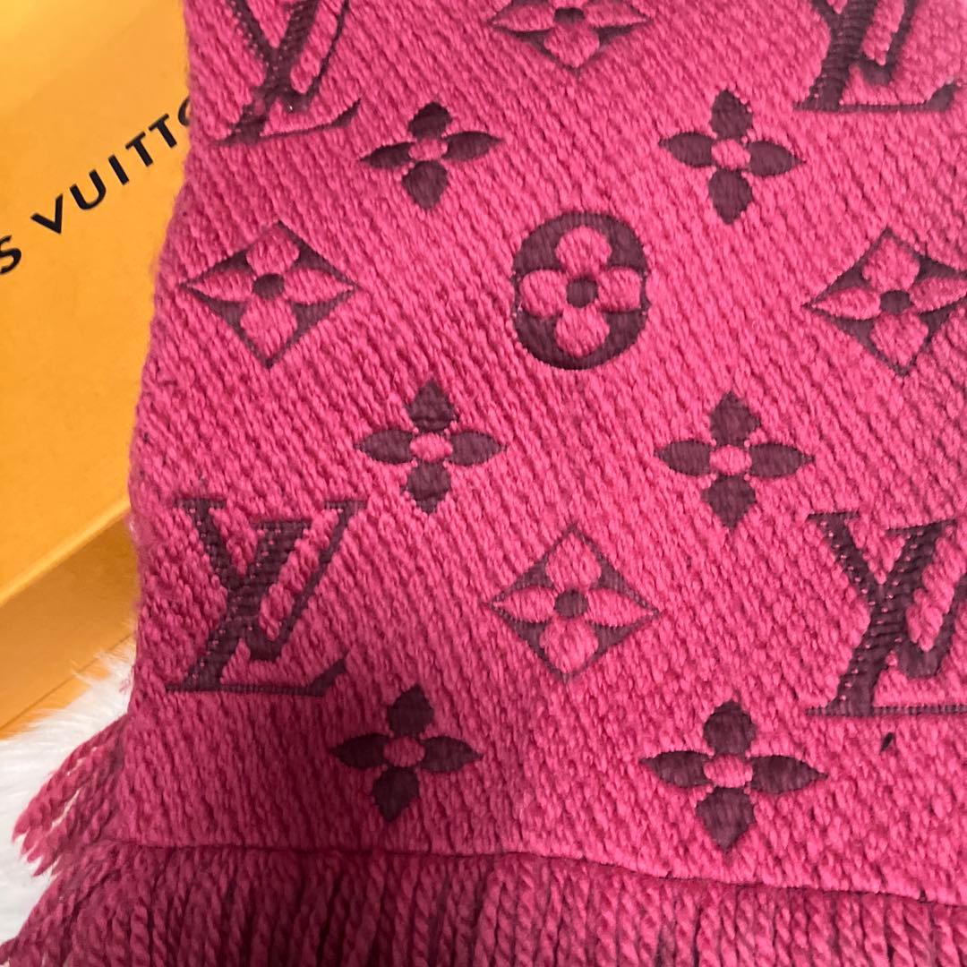 LOUIS VUITTON ロゴ入りマフラー ピンク エシャルプロゴマニアルビー