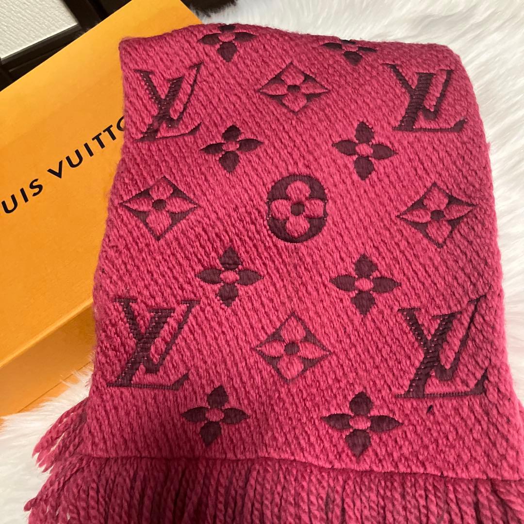 LOUIS VUITTON ロゴ入りマフラー ピンク エシャルプロゴマニアルビー