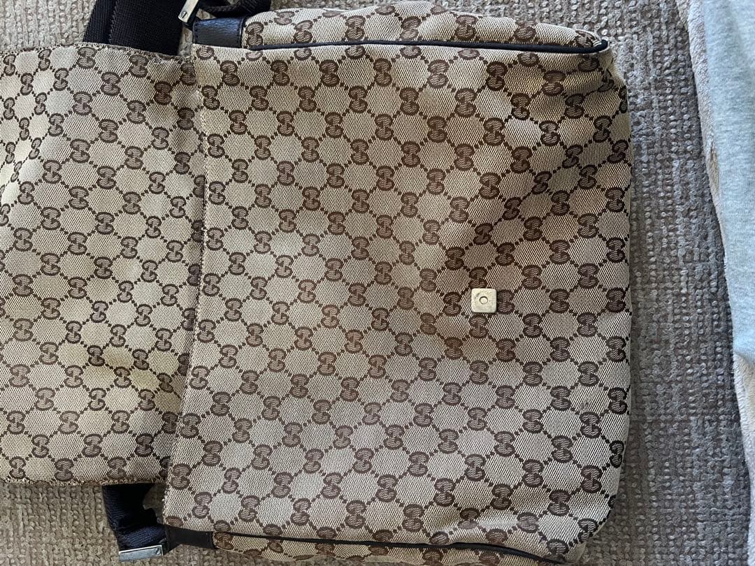 GUCCI GGモノグラム ショルダーバッグ