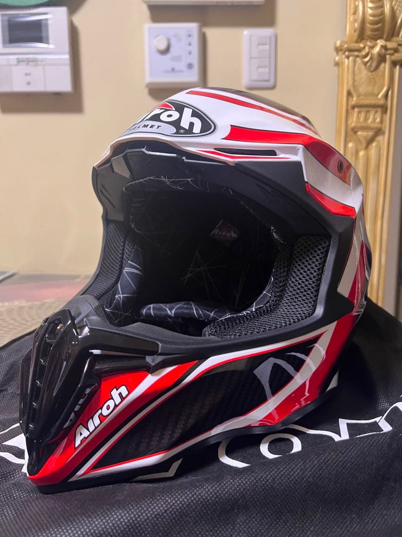 Airoh フルフェイスヘルメット 赤/白/黒