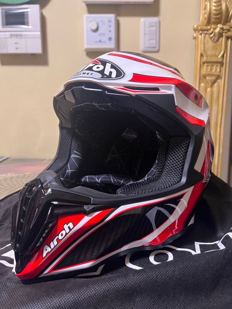 Airoh フルフェイスヘルメット 赤/白/黒