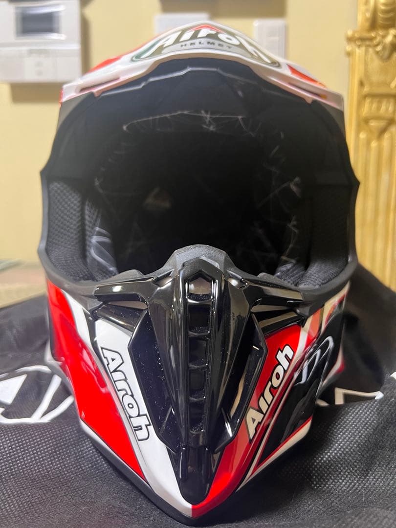 Airoh フルフェイスヘルメット 赤/白/黒