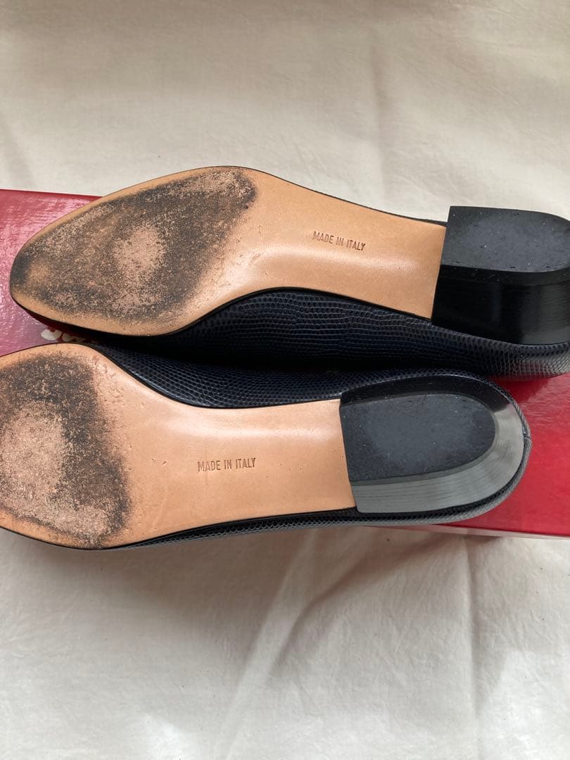 フェラガモ　紺　ヴァラ