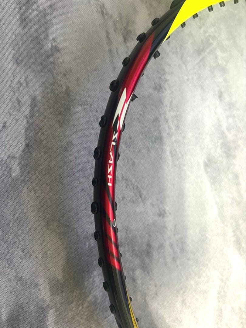 バドミントンラケット+ガット　アークセイバーZスラッシュ　サテライトニトロ