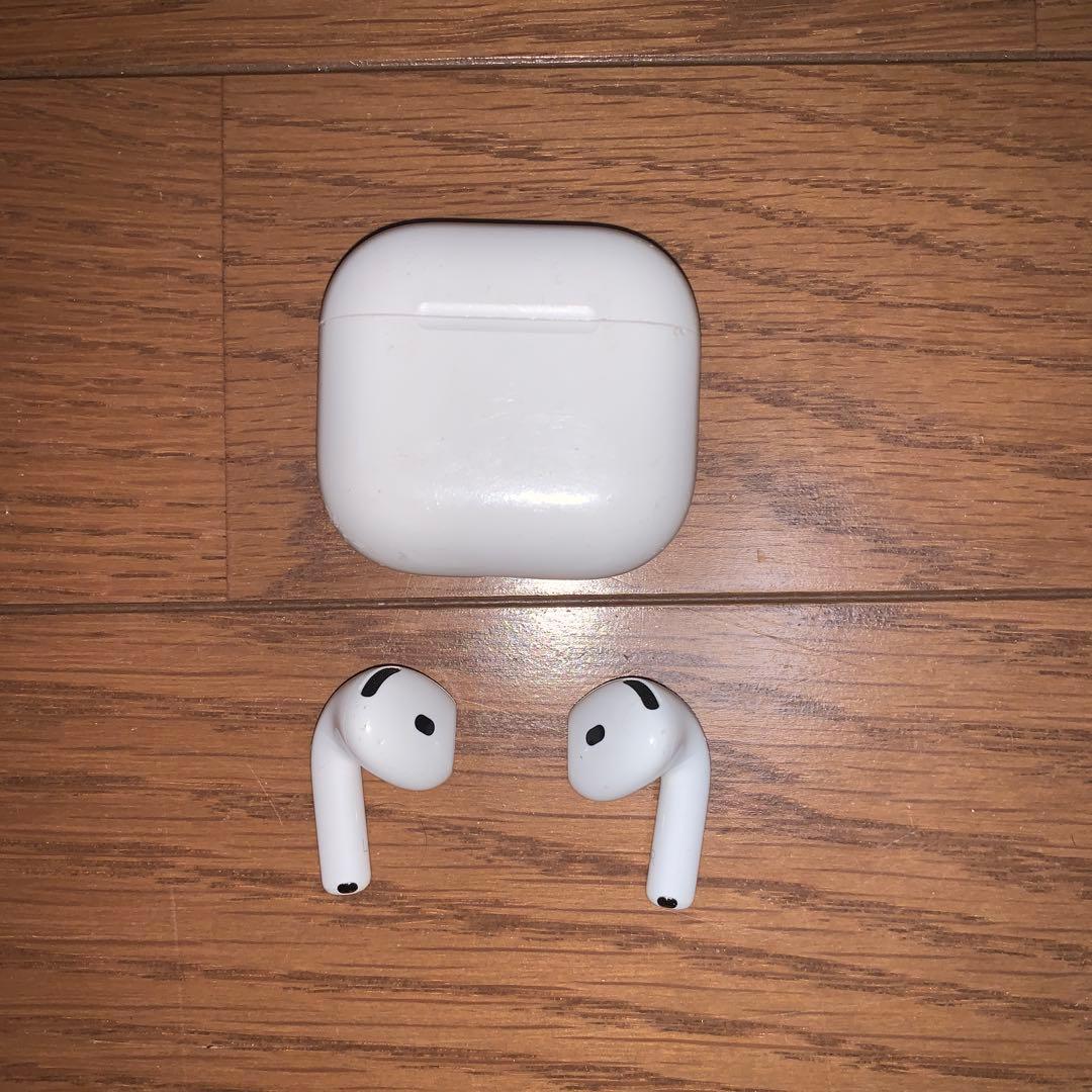 AirPods4 本体ホワイト 充電ケース付き