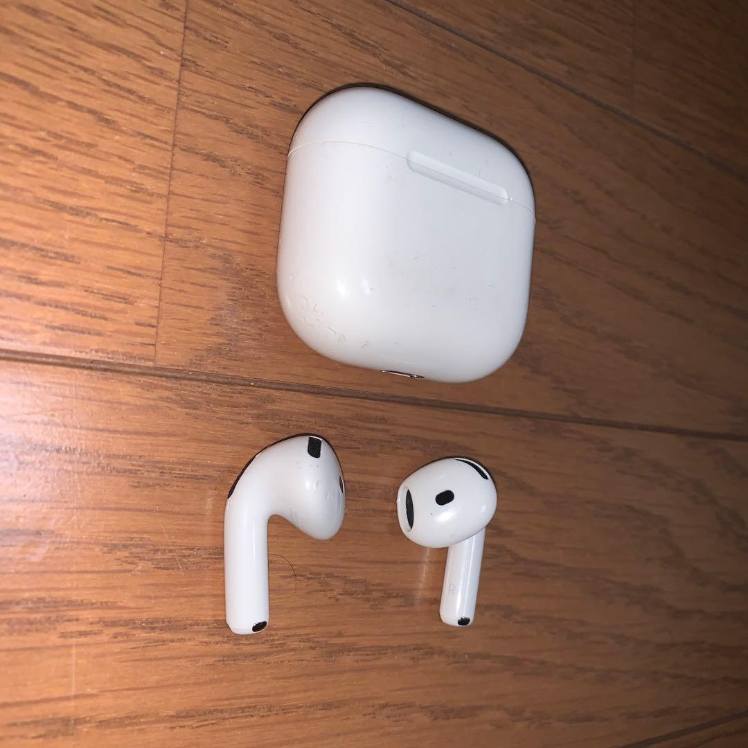 AirPods4 本体ホワイト 充電ケース付き