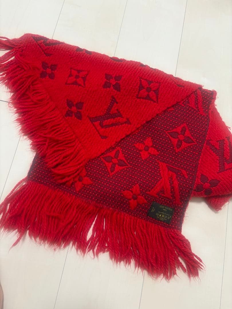 ルイヴィトン エシャルプ ロゴマニア マフラー ルビー レッド