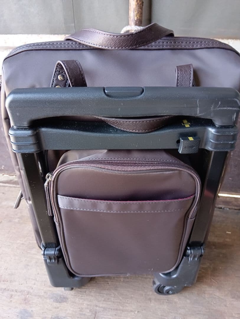 超美品　swany スワニー　キャリーバッグ　黒　ストッパー機能　クレーぺ