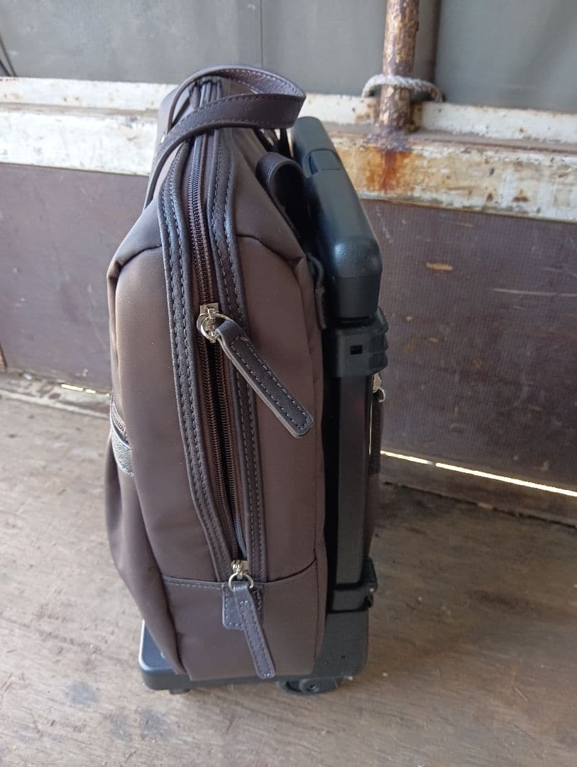 超美品　swany スワニー　キャリーバッグ　黒　ストッパー機能　クレーぺ