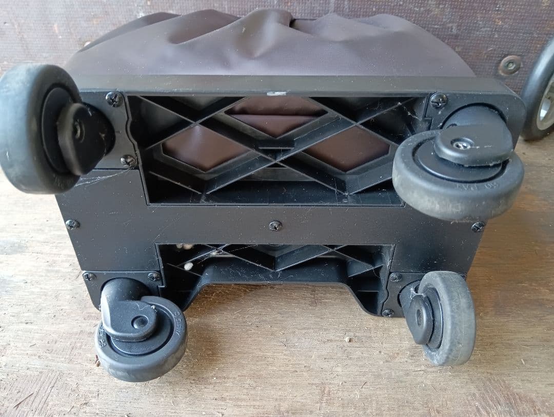 超美品　swany スワニー　キャリーバッグ　黒　ストッパー機能　クレーぺ