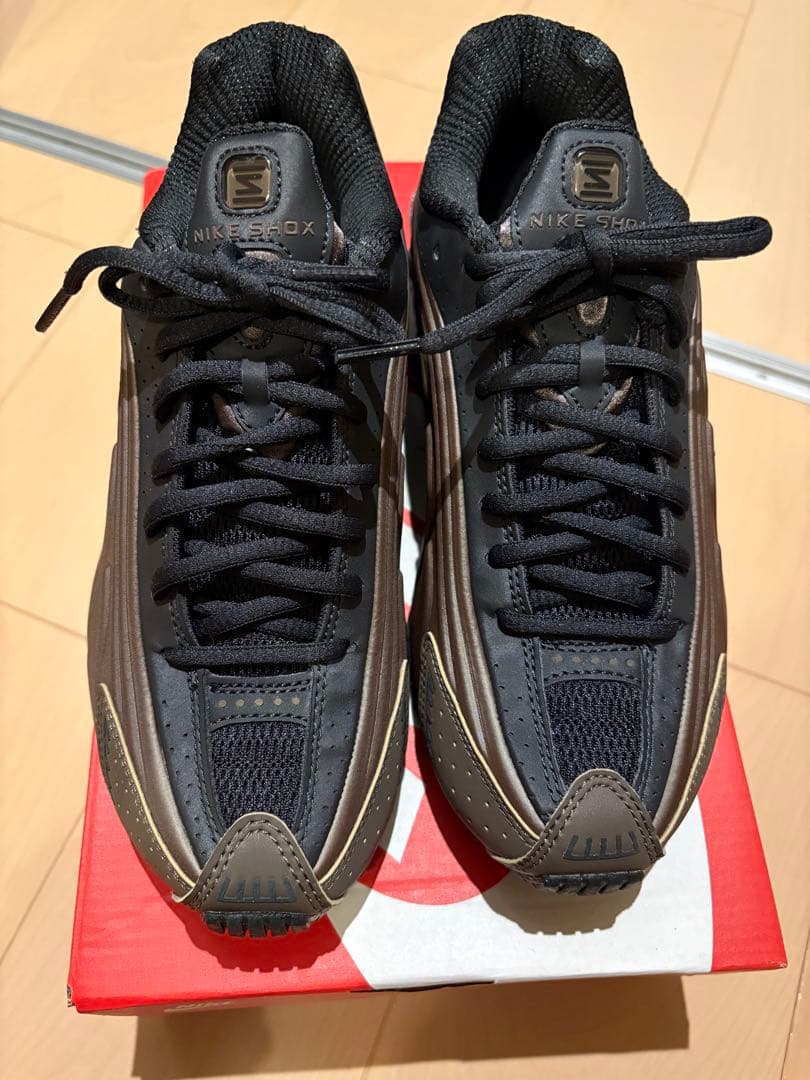 靴 NIKE meets emmi SHOX R4