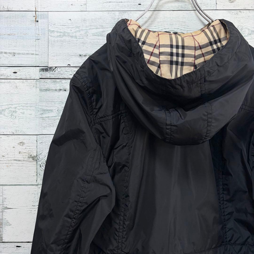 バーバリーロンドン　ナイロンジャケット　フーデッドジャケット　裏地ノバチェック柄