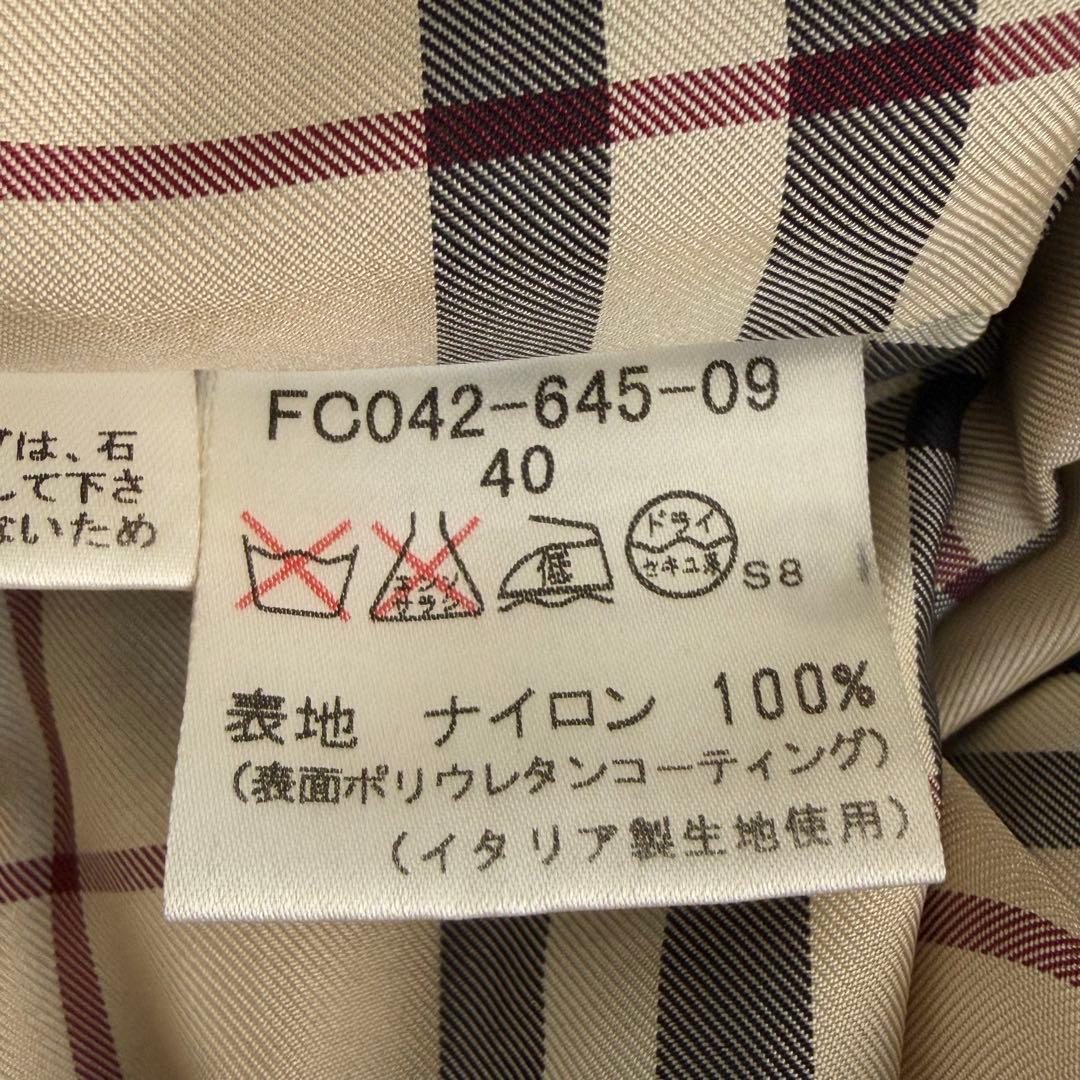 バーバリーロンドン　ナイロンジャケット　フーデッドジャケット　裏地ノバチェック柄