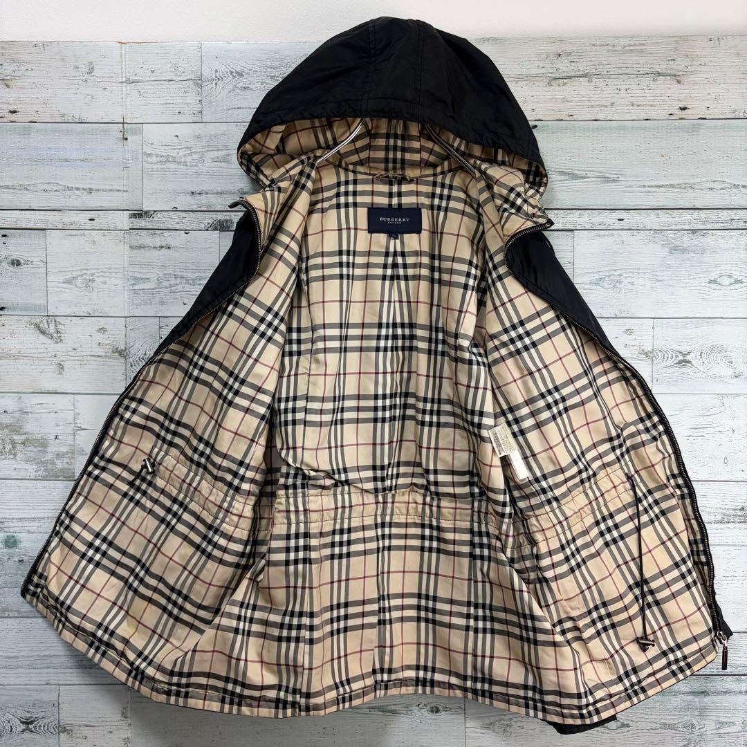 バーバリーロンドン　ナイロンジャケット　フーデッドジャケット　裏地ノバチェック柄