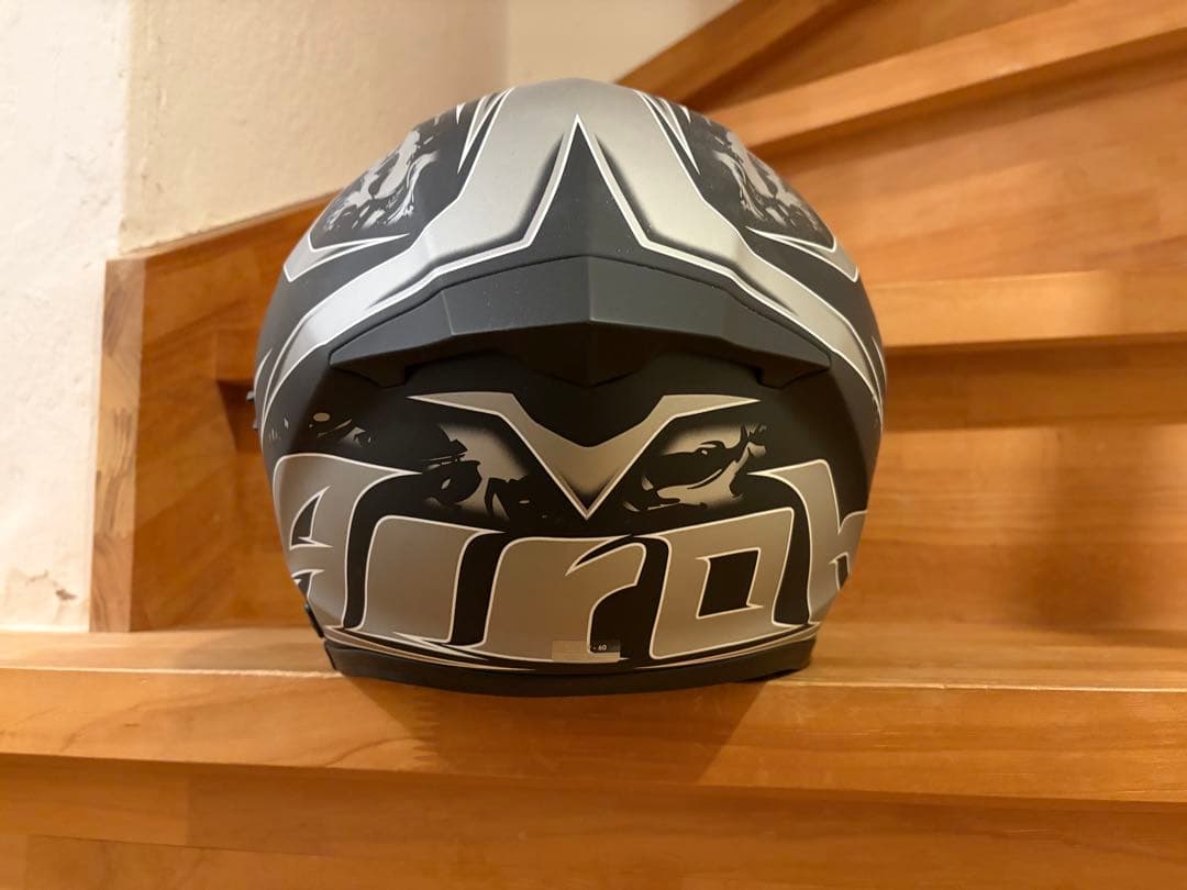 Airoh フルフェイスヘルメット ブラック・シルバー