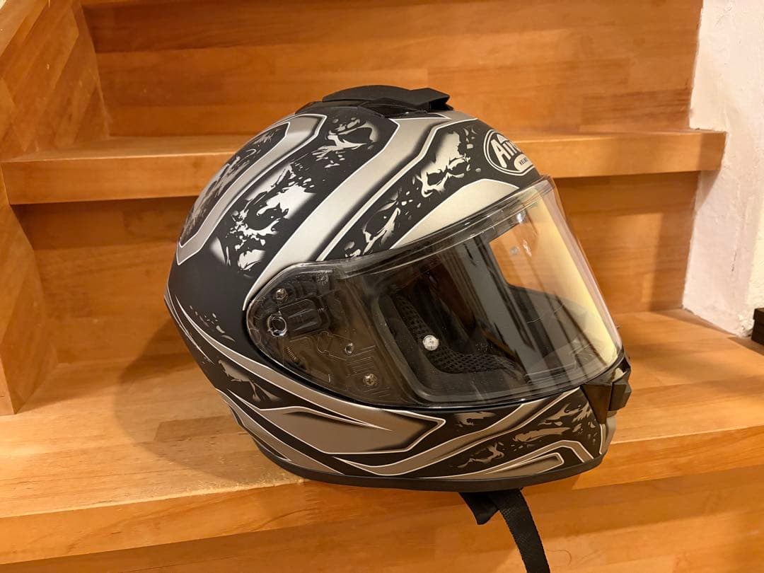 Airoh フルフェイスヘルメット ブラック・シルバー