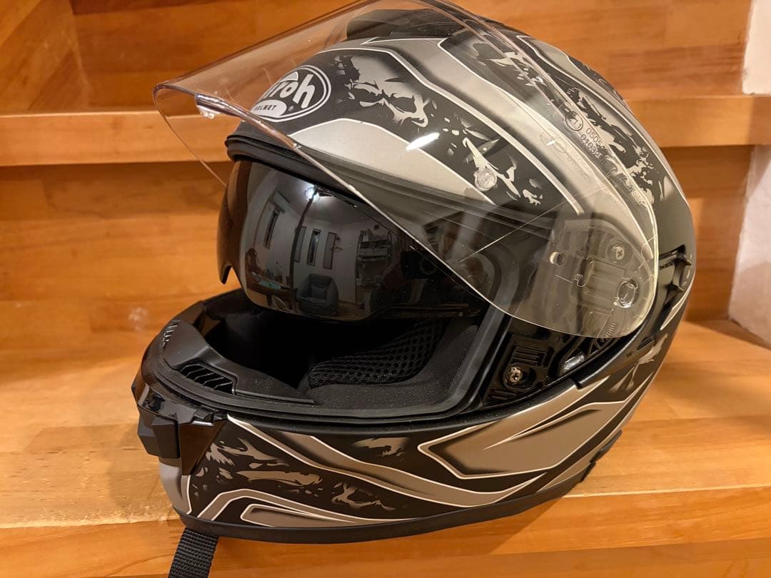 Airoh フルフェイスヘルメット ブラック・シルバー