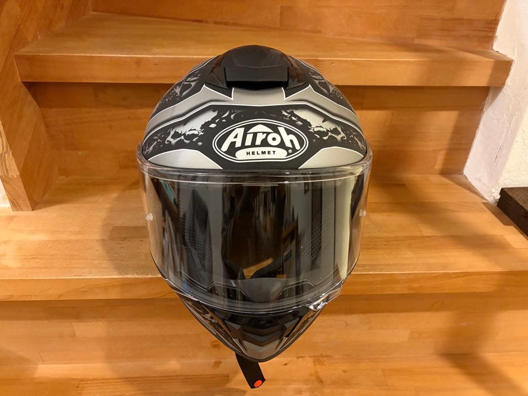 Airoh フルフェイスヘルメット ブラック・シルバー