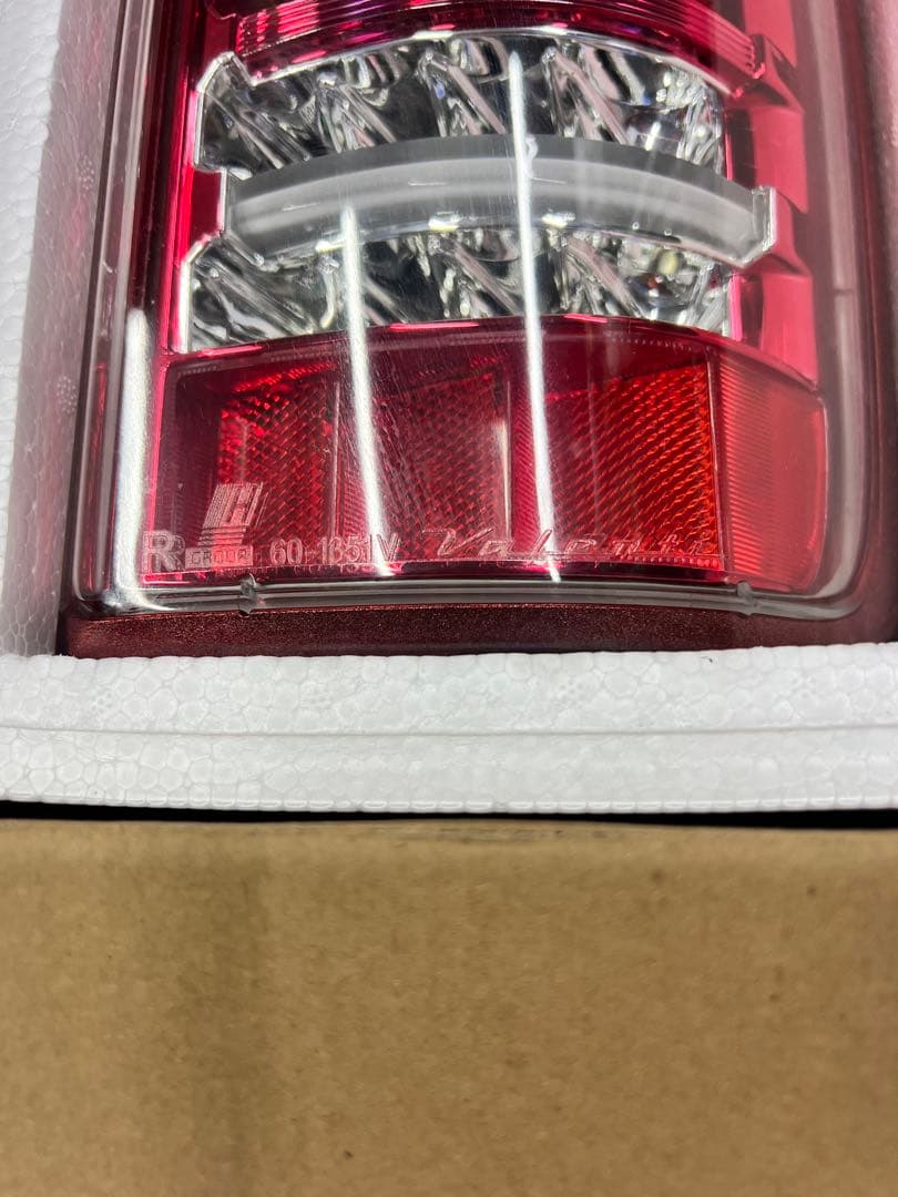 ハイエース 200系 LEDテールライト レッド ヴァレンティ