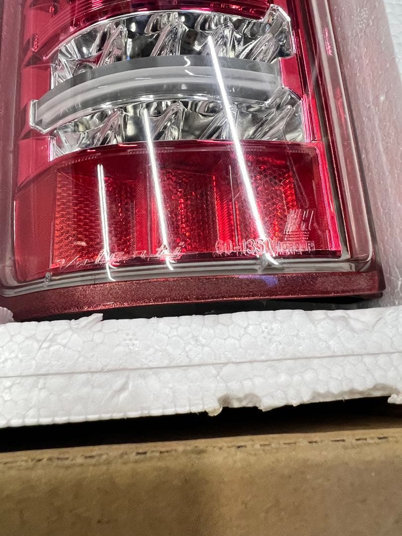 ハイエース 200系 LEDテールライト レッド ヴァレンティ