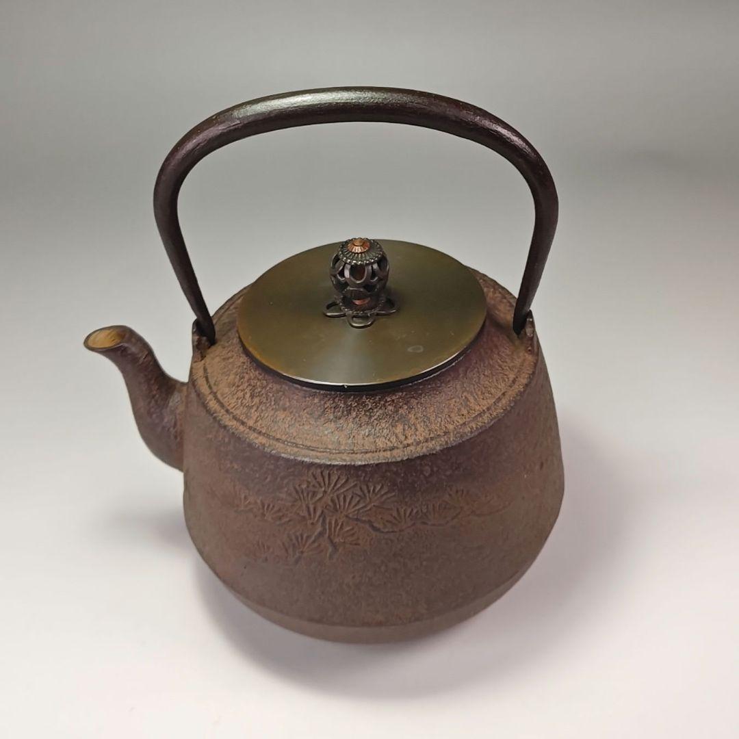 ウ309 鉄瓶『釜師　佐藤浄清造』『肩衝松地紋　鉄瓶　共箱』茶道具　急須