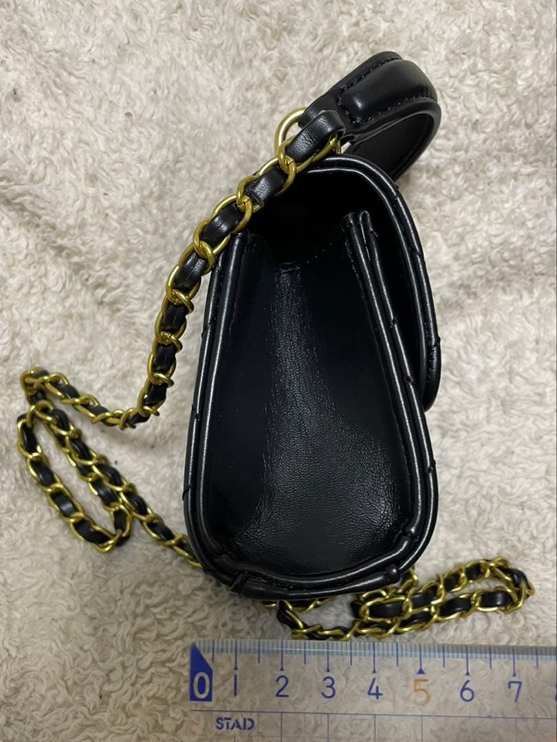 CHANEL (シャネル）ショルダーバッグ