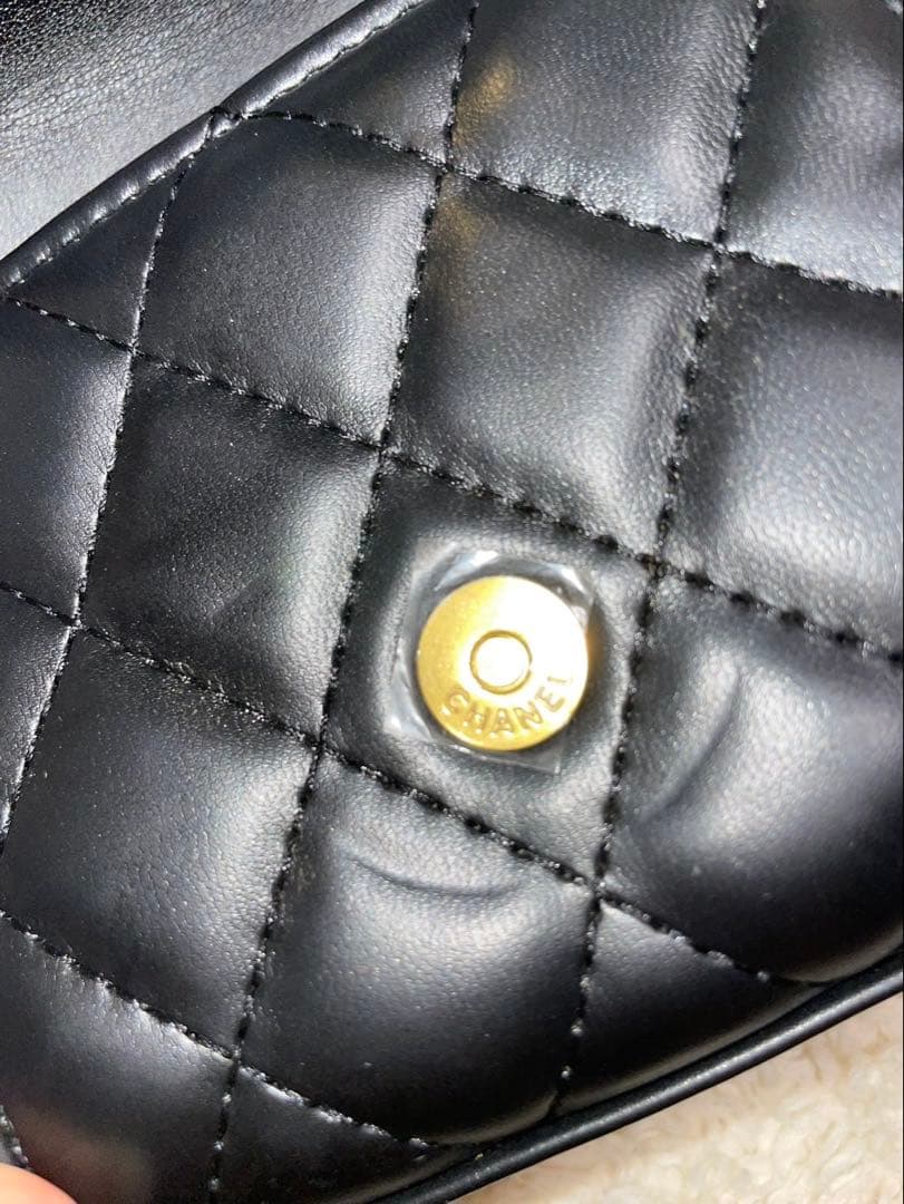 CHANEL (シャネル）ショルダーバッグ