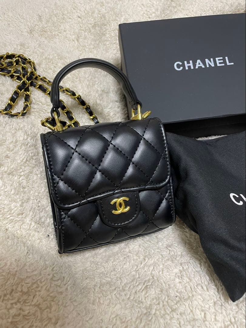 CHANEL (シャネル）ショルダーバッグ
