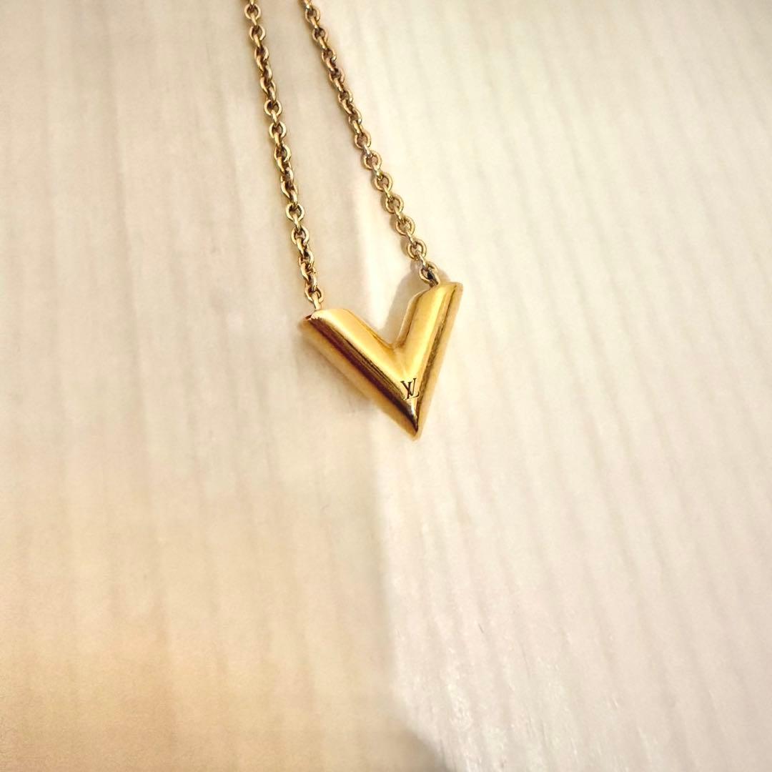 【美品】LOUIS VUITTON ゴールド V字型ネックレス