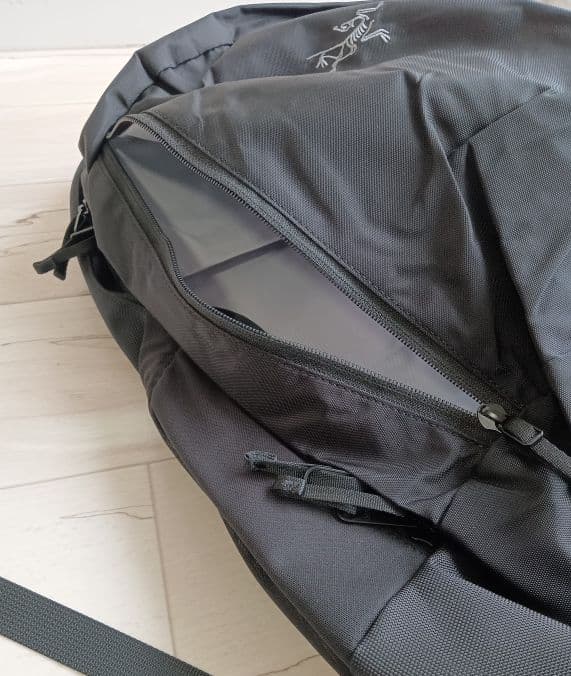 MR-33 ARC'TERYX ブラックバックパック 新品タグ付き