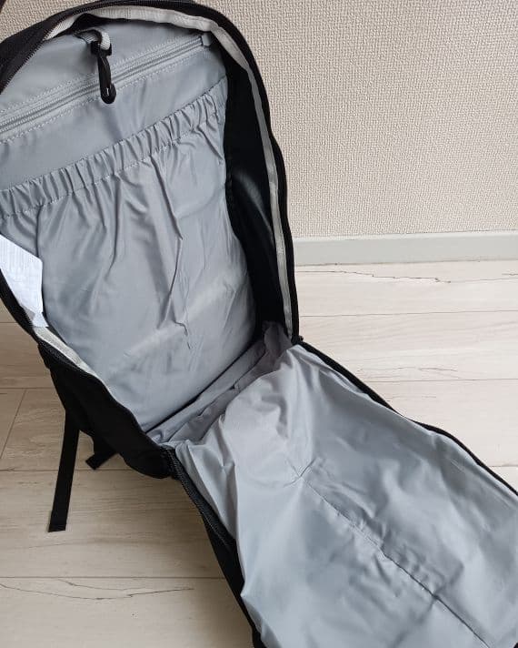 MR-33 ARC'TERYX ブラックバックパック 新品タグ付き