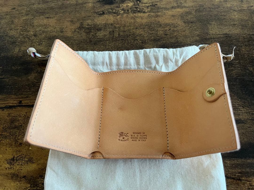 イルビゾンテ　三つ折り　トリフォルドウォレット