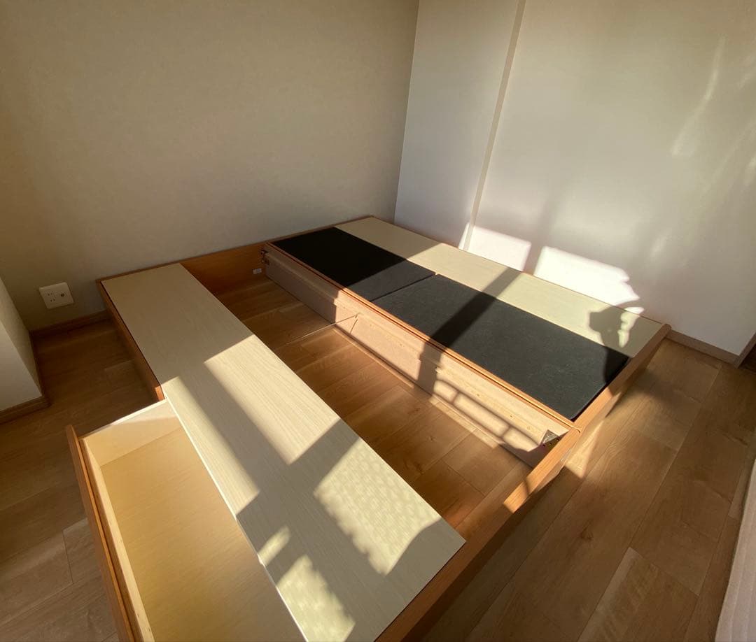 週末値下げ！グランツ　シングルサイズ収納付きベッドフレーム(ヘッドレスタイプ)