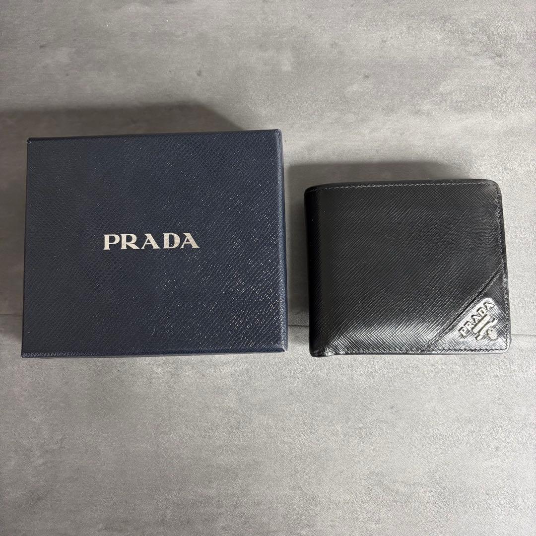 【RFID搭載】PRADA 二つ折り財布 サフィアーノレザー 黒 メンズ 箱付き