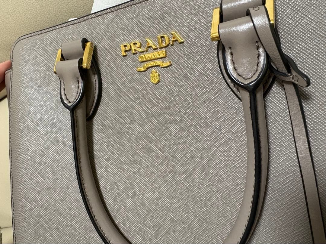 【新品】PRADA ショルダーバッグ　レディース　ベージュ