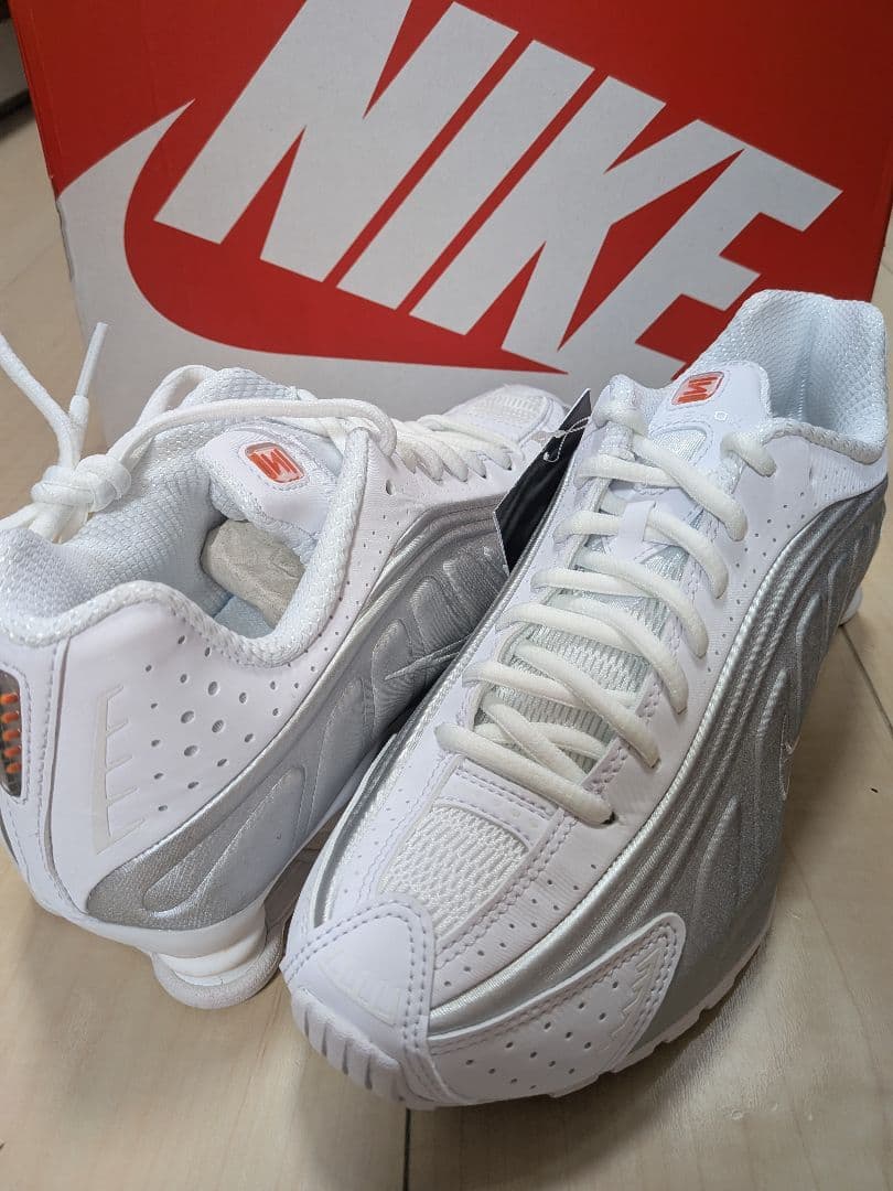 新品未使用！24.5㌢NIKE ショックス★SHOX
