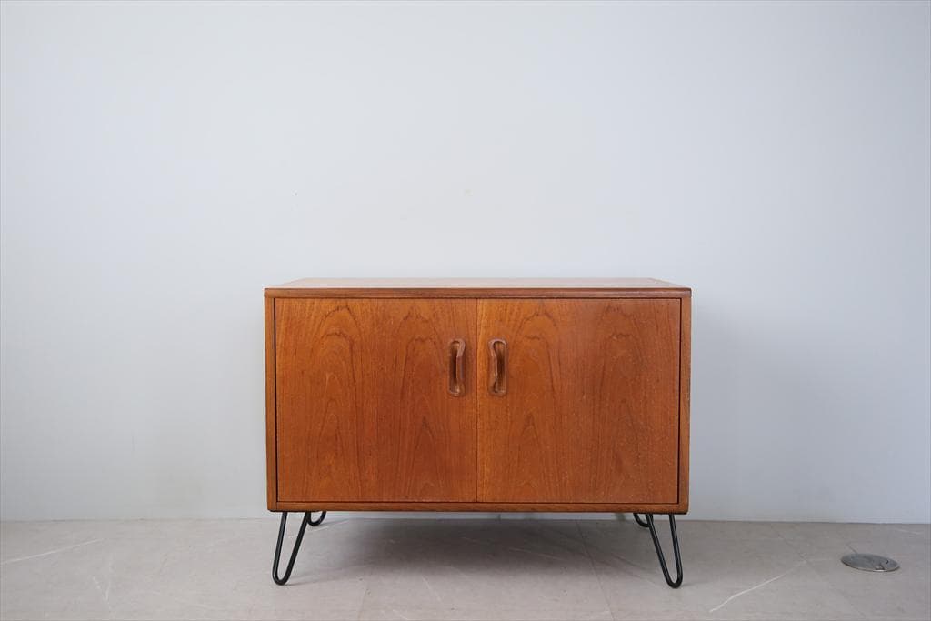 英国アンティークG-planジープラン製カップボード/キャビネット(89-294