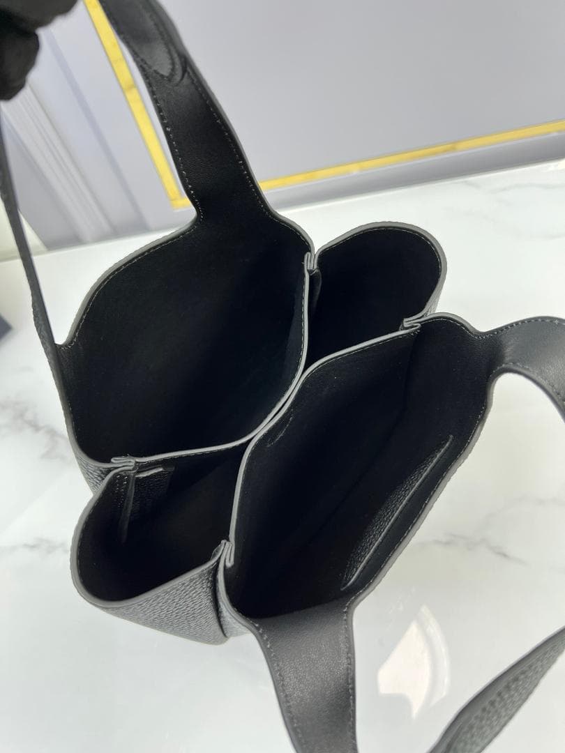 美品ノベルティ　ショルダーバッグ　ブラック　バッグ