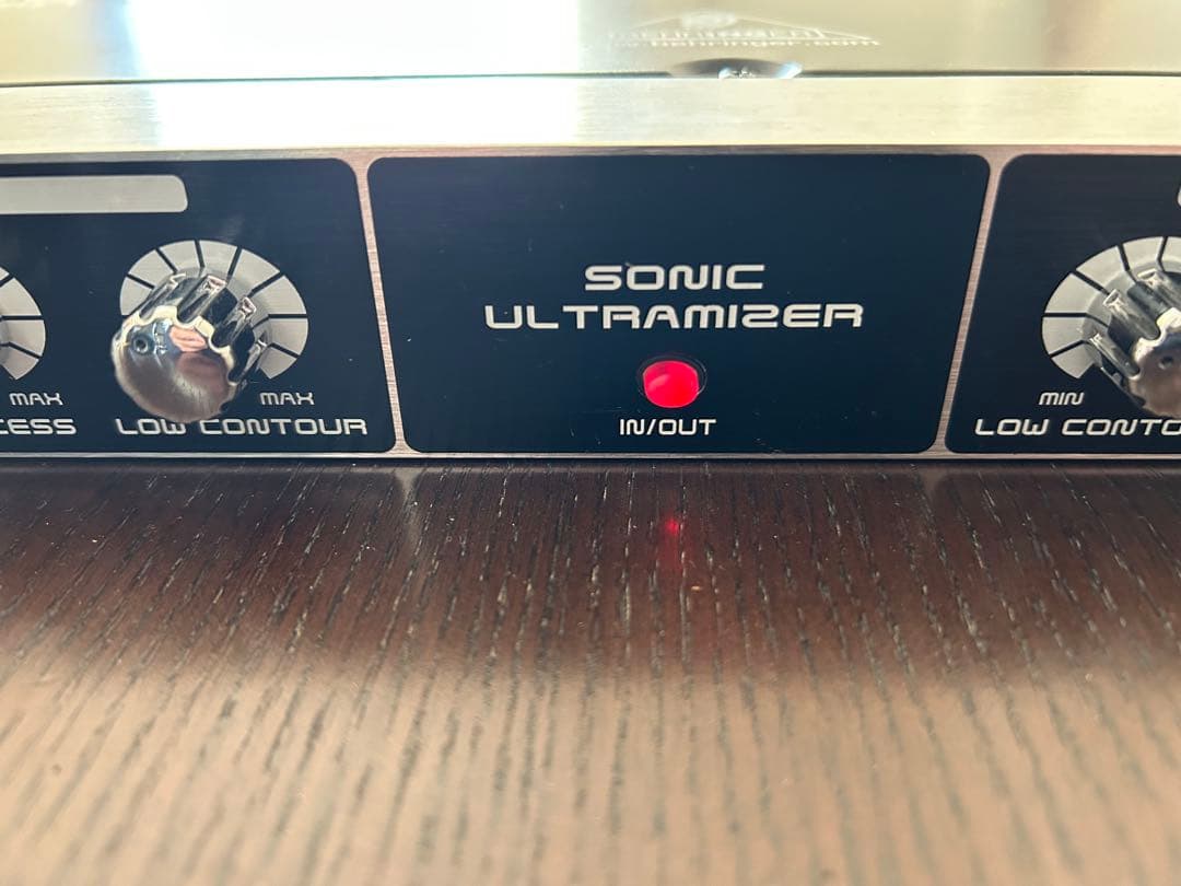 簡単操作で音に明瞭感、迫力を付加する2チャンネルプロセッサー